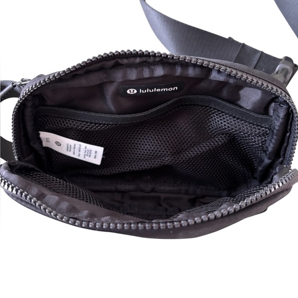 Lululemon Everywhere Belt Bag - Picture 6 of 7